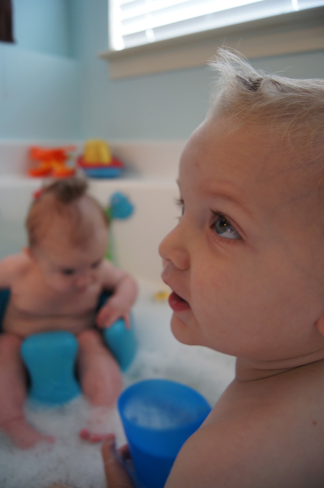 The W Fam Babies, Bumbo, BATH TIME!