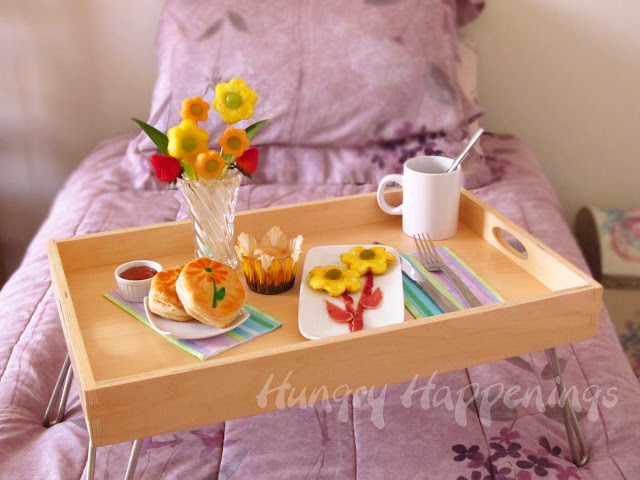breakfast+in+bed+for+Mother's+Day,+floral+themed+food,+edible+crafts+