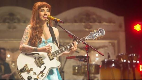 Mon Laferte asegura que todos los seres humanos tienen un lado bisexual Mon Laferte asegura que todos los seres humanos tienen un lado bisexual