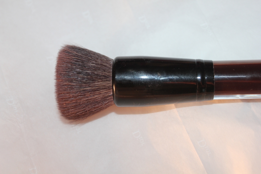 Kevyn Aucoin Super Soft Buff Powder Brush The NonBlonde