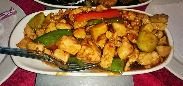 filet z kurczaka w ostrym sosie słodko-kwaśnym Pekin