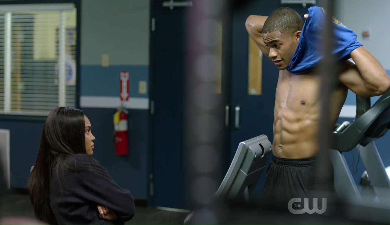 Jordan Calloway shirtless in Black Lightning, season 1, ep 2.