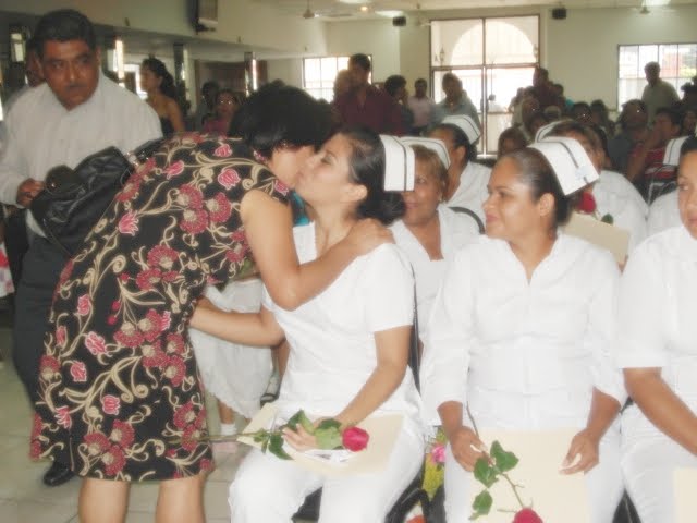 Con mis compañeras de trabajo en un reconocimiento