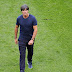 Mesmo após fiasco na Copa, Joachim Löw decide continuar na seleção alemã para "reconstruir" a equipe