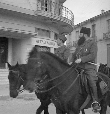 
Πέθανε ο φωτογράφος του Πολέμου ΚΩΣΤΑΣ ΜΠΑΛΑΦΑΣ 1920-2011
