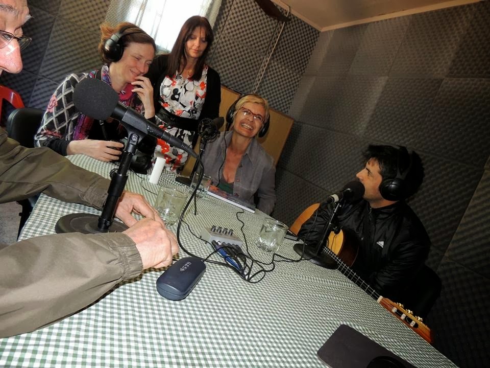 Festejando en Radio Génesis. Cuchillo Có, La Pampa.