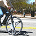 Roda transforma qualquer bike em uma bike elétrica