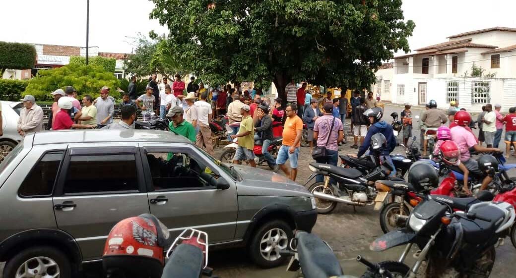 Após assalto a Lotérica em Várzea do Poço, bandidos levam mulher como refém