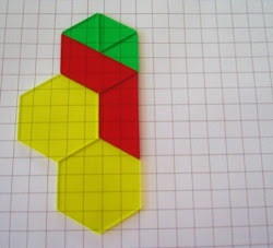 symmetry geometric shapes creating actually horizontal vertical line