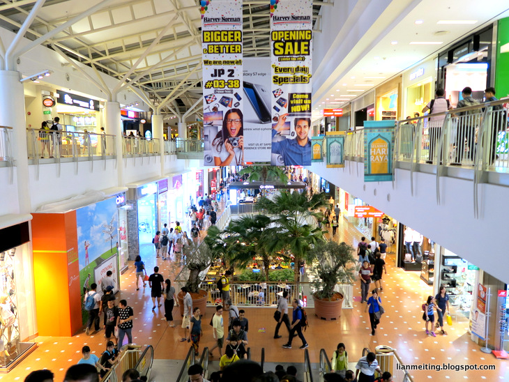 L I A N M E I T I N G Jurong Point x Wardrobe U