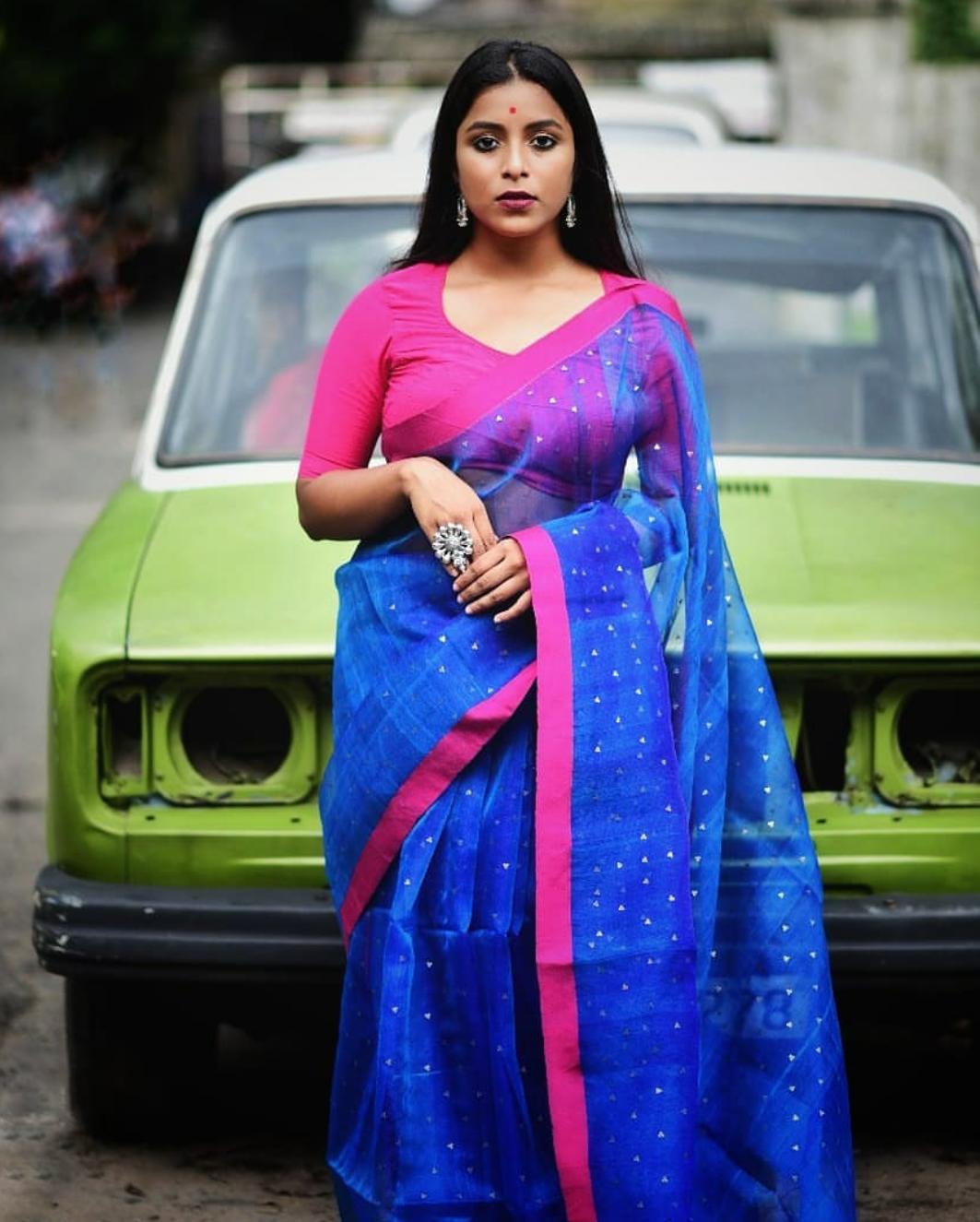 Beautiful Bengali Model Rosi Das - 50 Hot & Pretty Saree Images!