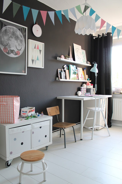 Habitación infantil en blanco y negro