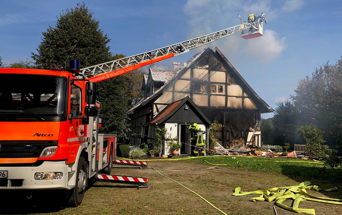 Kessy S Pink Sugar Himbeer Mohn Tortchen Mit Macarons Zum Muttertag