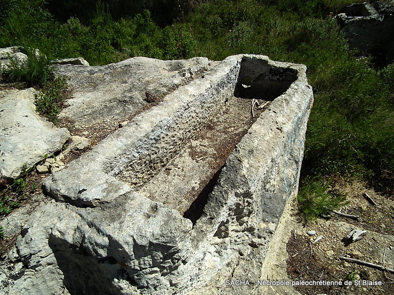 Un jour....Une photo ! Nécropole rupestre