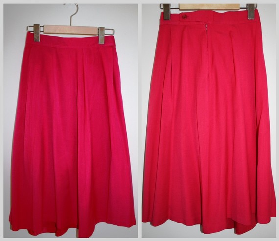 an eye for vintage: Somewhere Between a Pencil Skirt and Maxi Skirt..