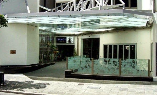 Effective ideas for a canopy made of glass