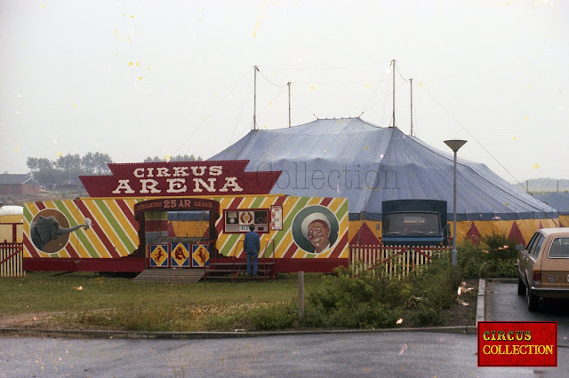 la Façade d'entrée du cirque Arena 