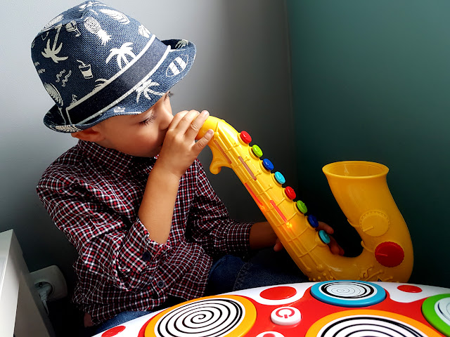 zabawki muzyczne - Smily Play - instumenty muzyczne - zabawki dla dzieci - umuzykalnianie dzieci - domowa orkiestra - perkusja dla dziecka - mikrofon dla dziecka - gitara dla dziecka - skrzypce - saksofon - prezent dla dziecka
