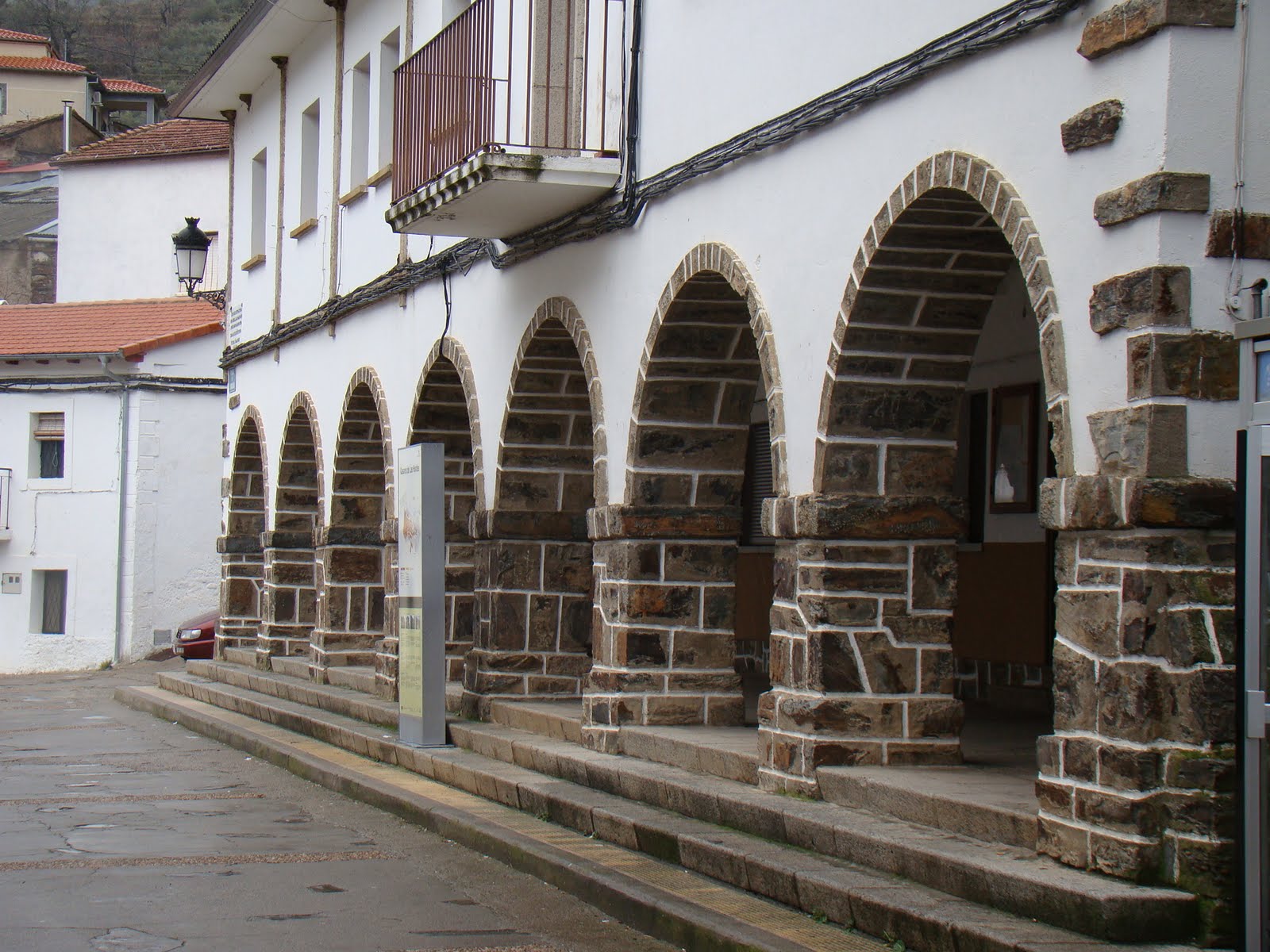 Blog de Estanislao Martín Domínguez EL CARTEL DE LOS PORTALES DE CASARES.