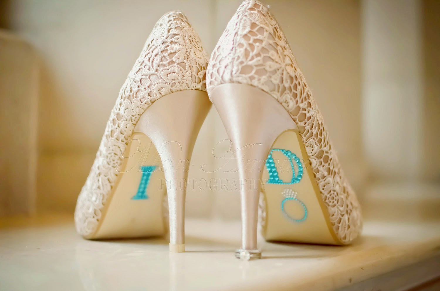 ideias criativas casamento - adesivo no sapato noiva