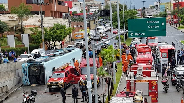 Acidente com ônibus deixa pelo menos 29 feridos em Fortaleza