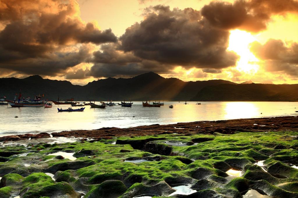 Memanjakan Mata di Pantai Popoh Tulungagung