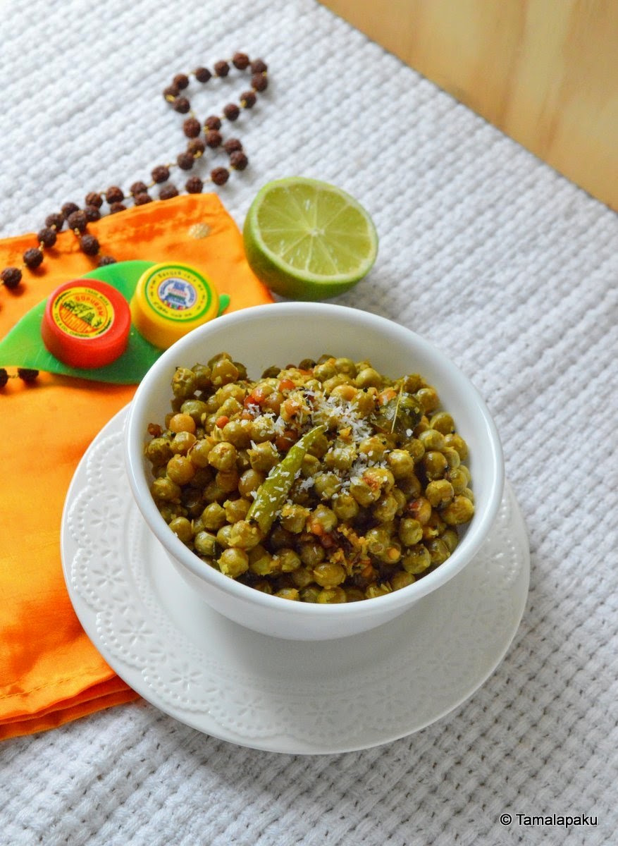 Green Peas Sundal Tamalapaku