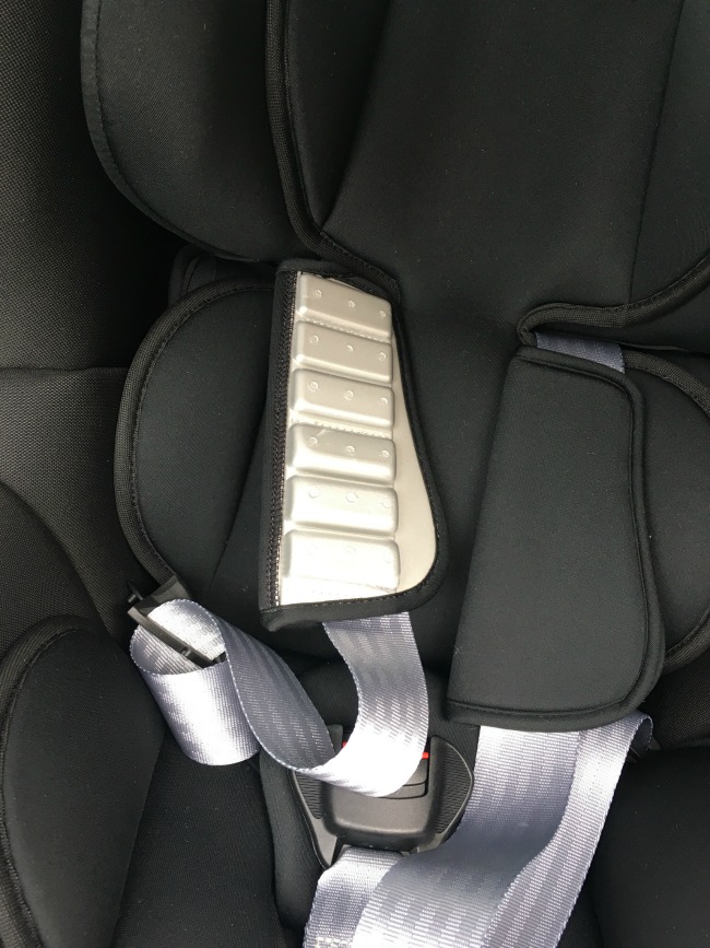 Britax-Dualfix-Car-Seat-detail-of-back-of-strap-with-bumps-not-smooth-foam