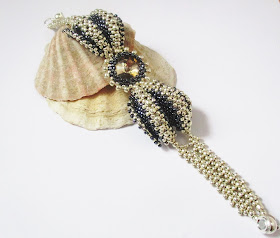bransoletka peyote z kryształkiem  rivoli ręcznie robiona handmade gothic buterfly