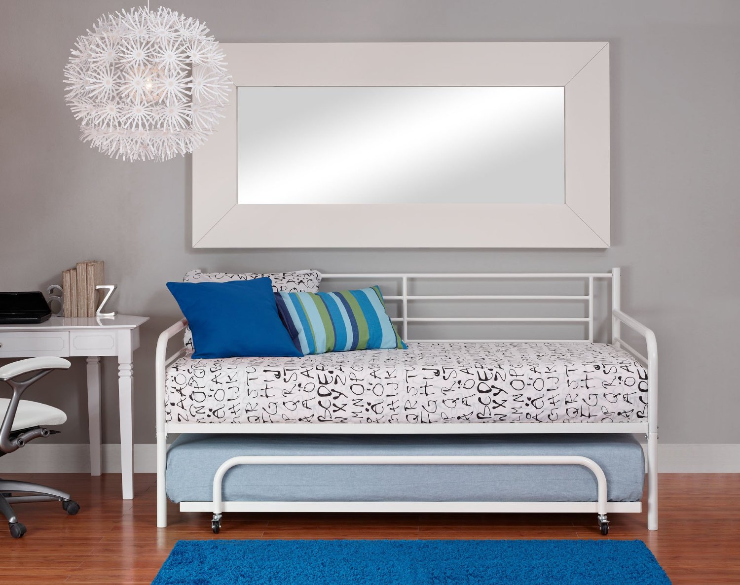 White Metal Frame Daybed with Trundle Roll Out & Pop Up Trundles