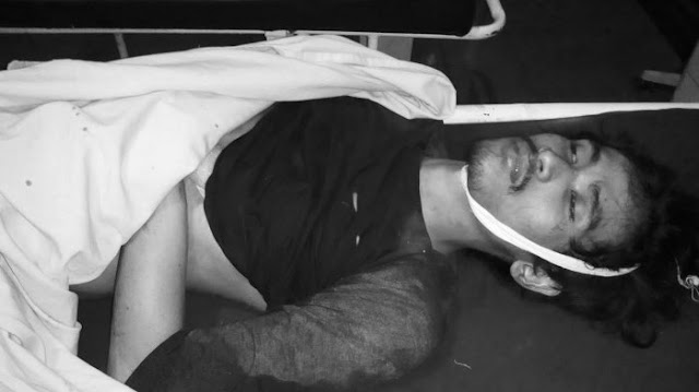 Kisah Nestapa Mahasiswa STMIK-STIE Mikroskil Meninggal usai Dibegal, Dua Pembegalnya pun Turut Tewas www.SumutTopNews.com - Berita Terbaru Terkini Hari Ini - Dua tersangka perampokan sepeda motor atau begal yang belum diketahui identitasnya tewas setelah diamuk massa di Jalan KL Yos Sudarso KM 11, Kelurahan Titi Papan, Kecamatan Medan Deli, Jumat (21/4/2017) dinihari. Selain kedua pelaku, korbannya bernama David Juliono alias Alim (22) warga Jalan Rencong, Medan Perjuangan juga meninggal dunia. Kisah Nestapa Mahasiswa STMIK-STIE Mikroskil Meninggal usai Dibegal, Dua Pembegalnya pun Turut Tewas www.SumutTopNews.com - Berita Terbaru Terkini Hari Ini - Dua tersangka perampokan sepeda motor atau begal yang belum diketahui identitasnya tewas setelah diamuk massa di Jalan KL Yos Sudarso KM 11, Kelurahan Titi Papan, Kecamatan Medan Deli, Jumat (21/4/2017) dinihari. Selain kedua pelaku, korbannya bernama David Juliono alias Alim (22) warga Jalan Rencong, Medan Perjuangan juga meninggal dunia.