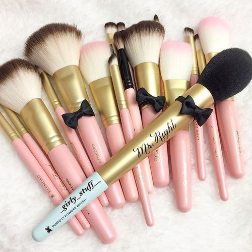 The Most Adorable and Cute Makeup Brushes and Where to get them! Vanity to Wardrobe