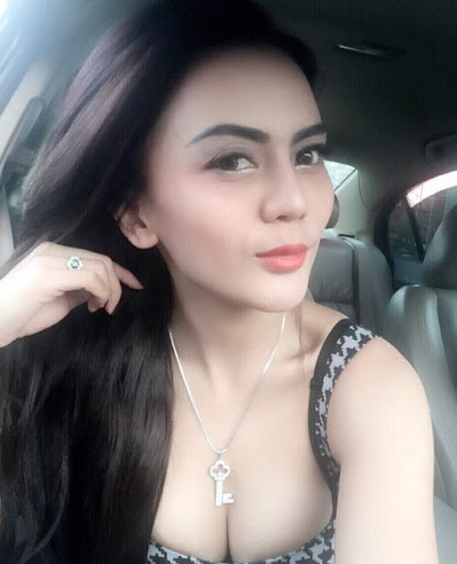 HOT!! 10 Foto Seksi Anggita Sari Model FHM