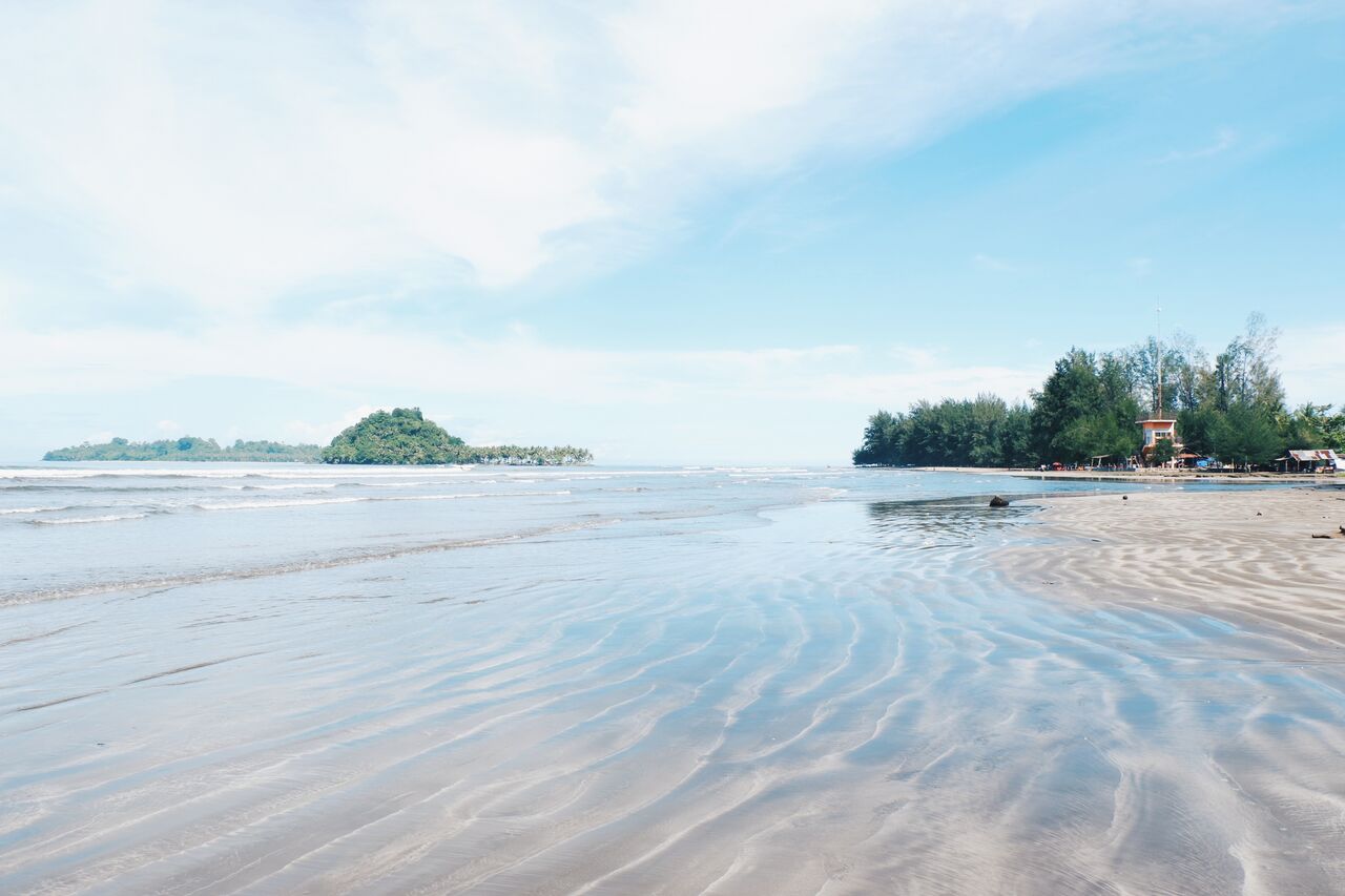 Pantai Air Manis dan Batu Malin Kundang - Padang, Indonesia