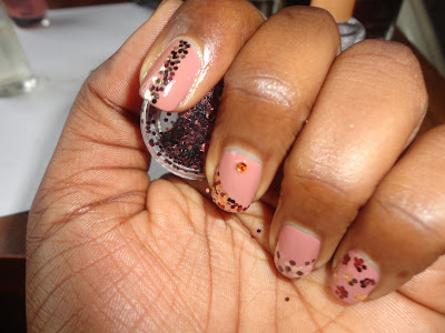 GLAMOROUS NAILS: HAPPY NEW YEARS TO EVERYONE.