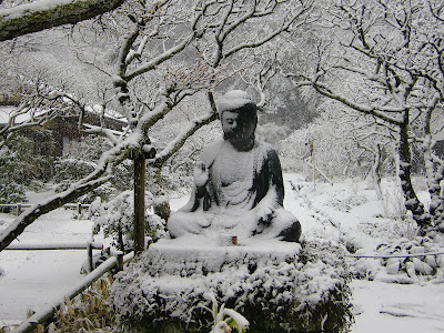 雪の東慶寺