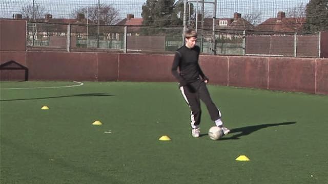 Teknik pada sepak bola yang bertujuan mendekati jarak kesasaran melewati lawan dan menghambat permai