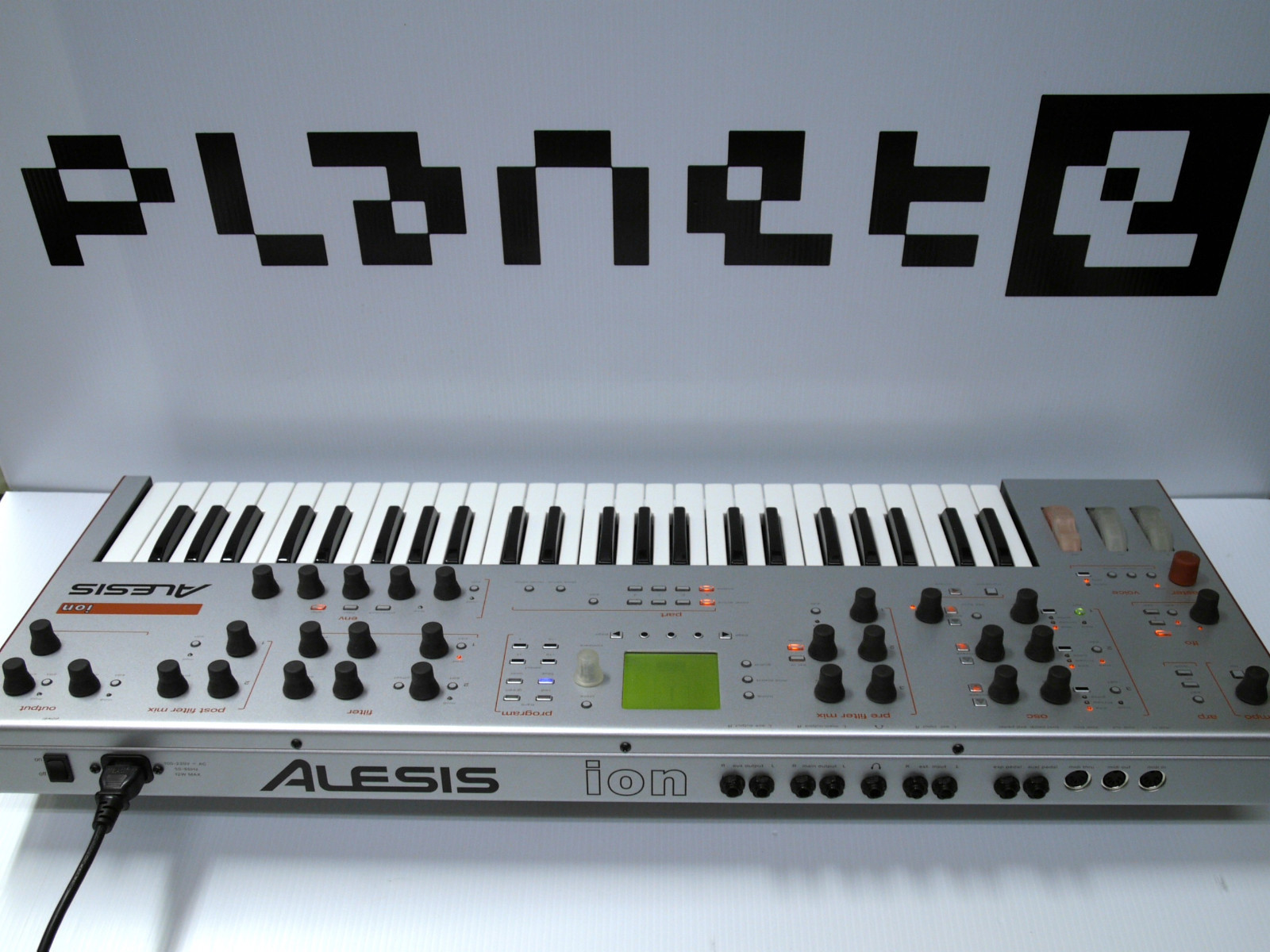 MATRIXSYNTH: ALESIS ion Virtual Analog Synthesizer SN (21)Q01003030600283