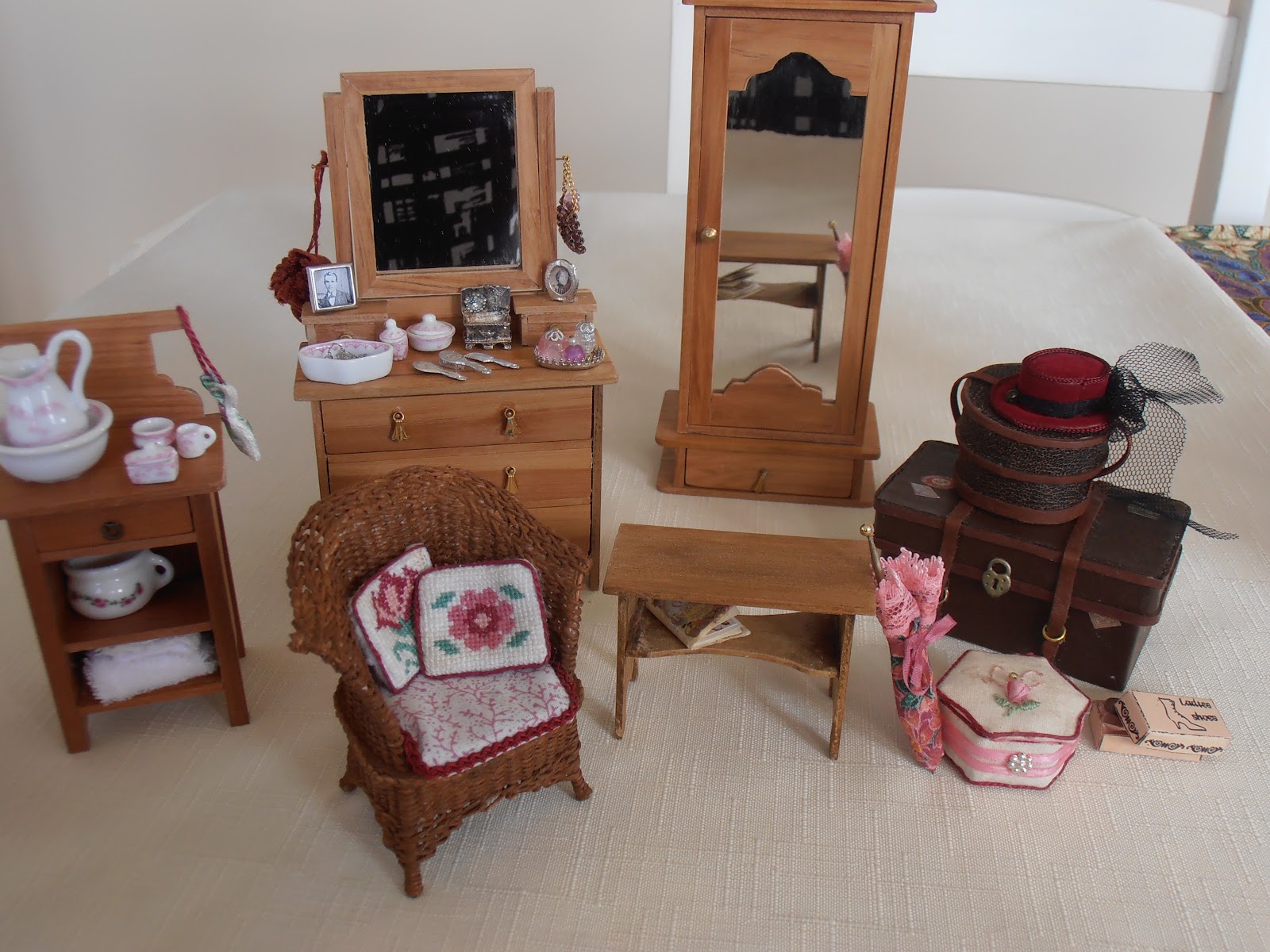 edwardian dolls house furniture