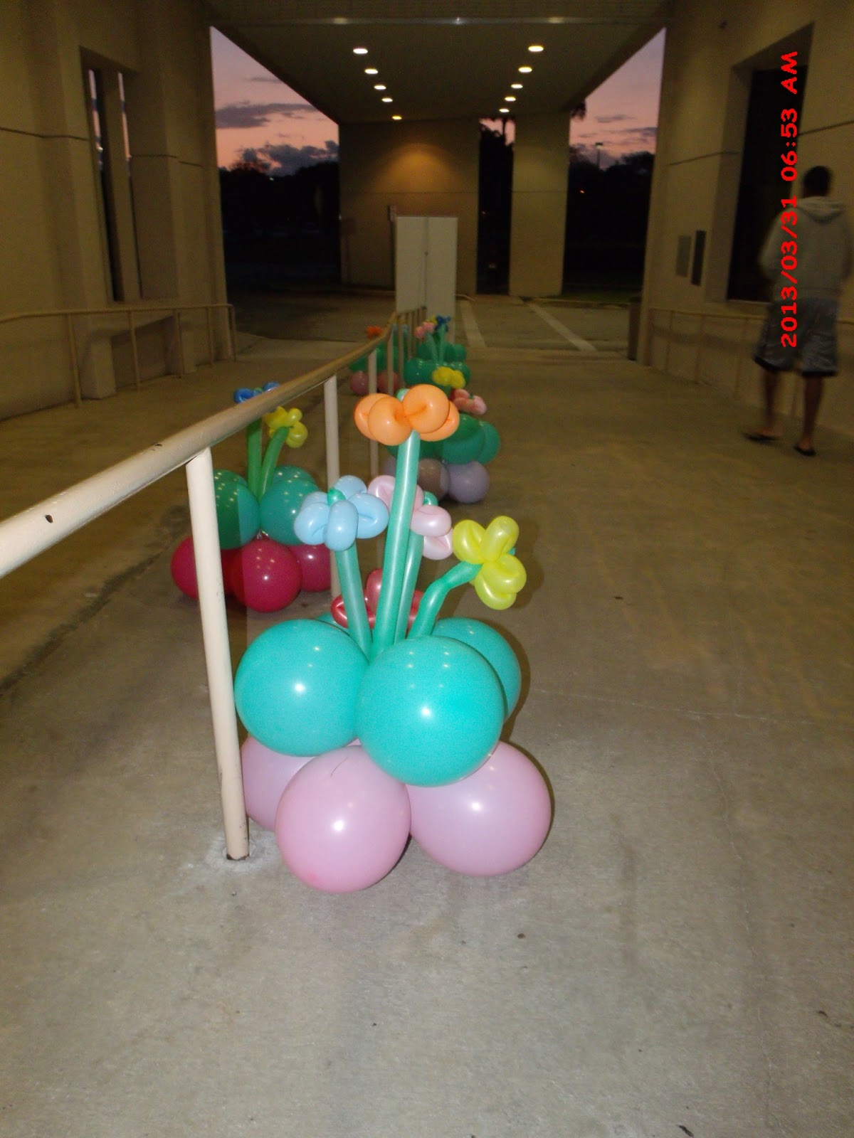 Getting ideas as i go along in life: Balloon Decoration / Balloon Columns