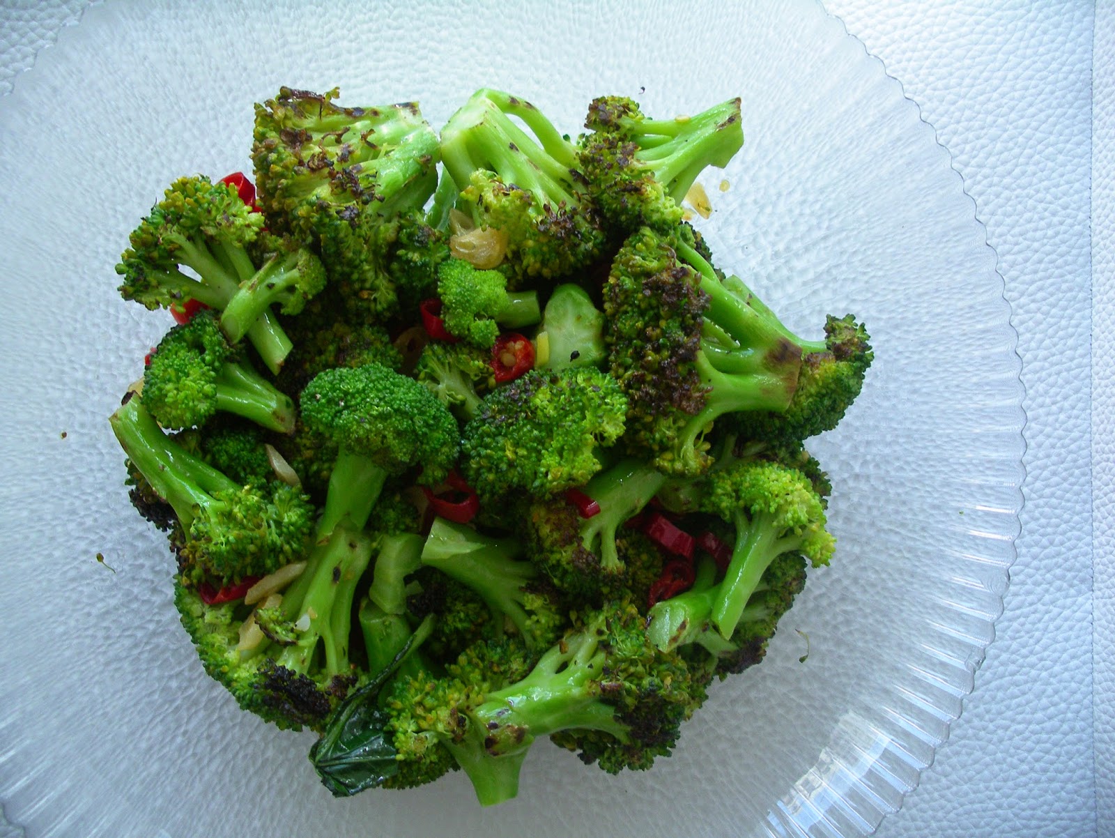 KITCHEN IN THE SAND Grilled broccoli with chile and garlic