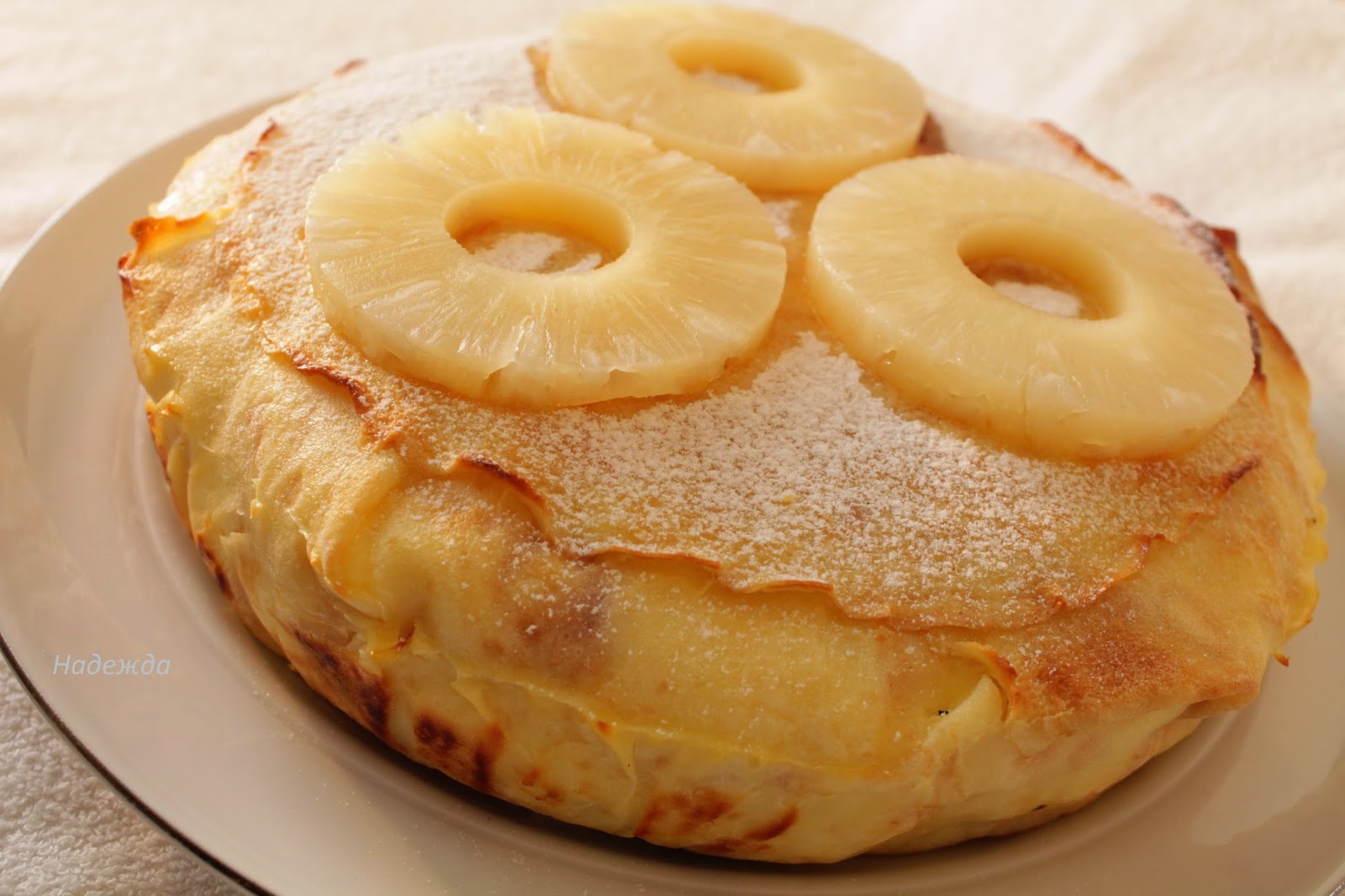 Выпечка с кусочками ананаса