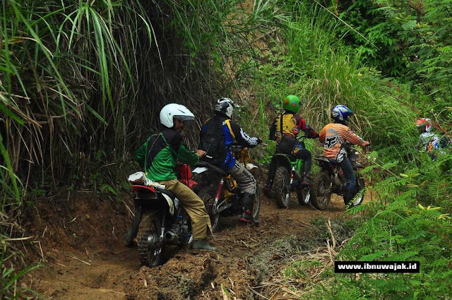 rombongan trail arah pantai nglarap rombongan trail arah pantai nglarap