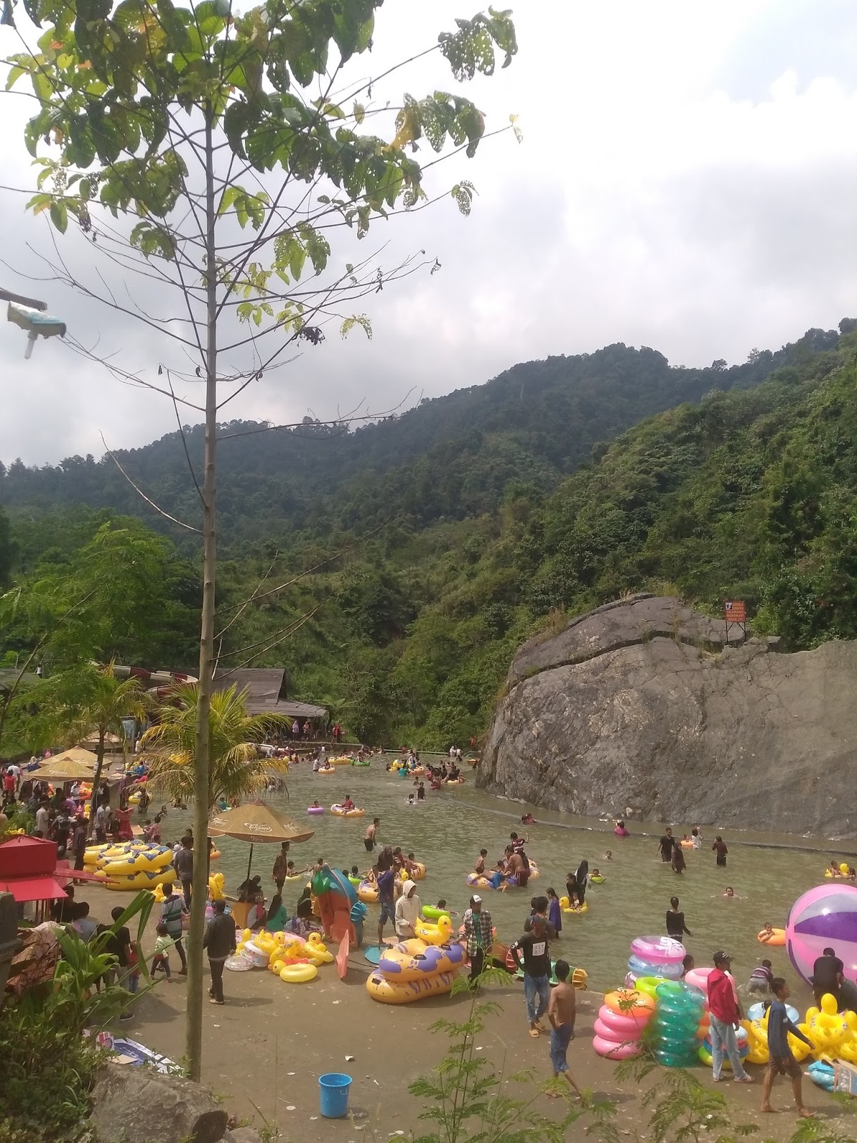 Berwisata di Air Terjun Bidadari Sentul Paradise Park Bogor