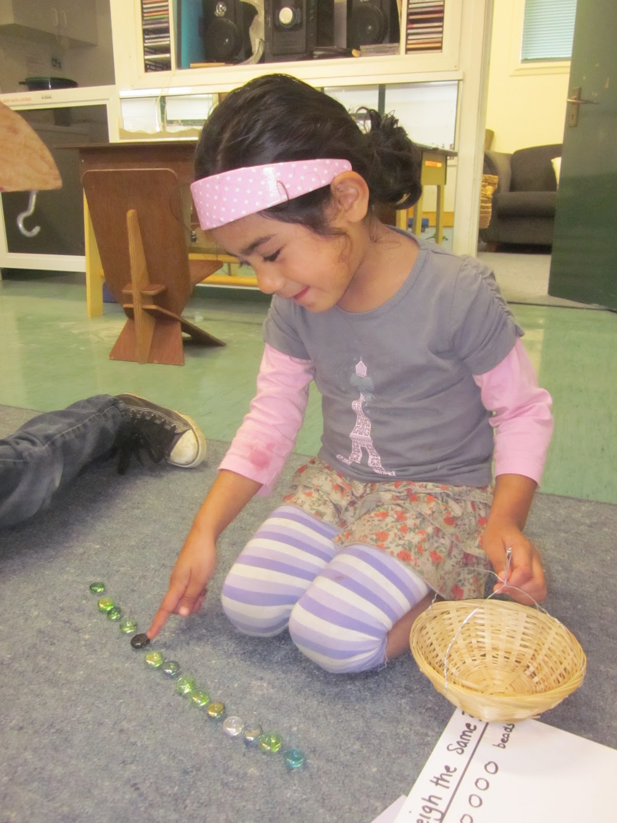Mairtown Kindergarten Using balance scales to explore mathematics