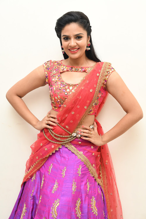 Srimukhi At Aatadukundam Raa Movie Audio Launch
