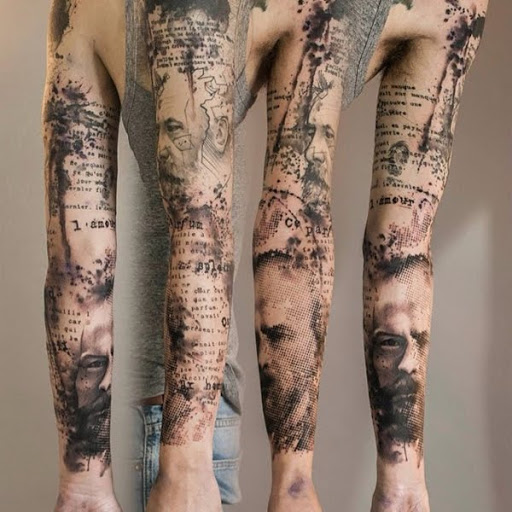 Aquarela estilo manga da tatuagem. Parece simples, fácil, mas ao mesmo tempo é muito complicado e difícil de fazer. A beleza da tatuagem é que ela faz uso de pele e tenta mostrar a verdadeira cor da pele com o design ao invés de usar a tinta para ela.