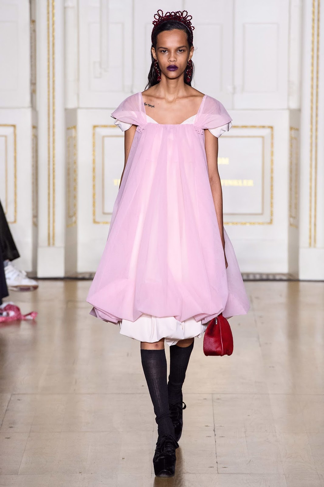 ONE THE RUNWAY:  SIMONE ROCHA