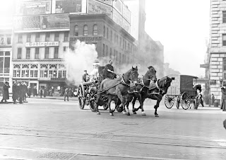 Horse%2Bdrawn%2Bfire%2Bvehicle%2Bat%2Bintersection%2Bof%2BWest%2B43rd%2BStreet%2Band%2BBroadway%252C%2BNew%2BYork%2BCity%252C%2B1910-15.jpg