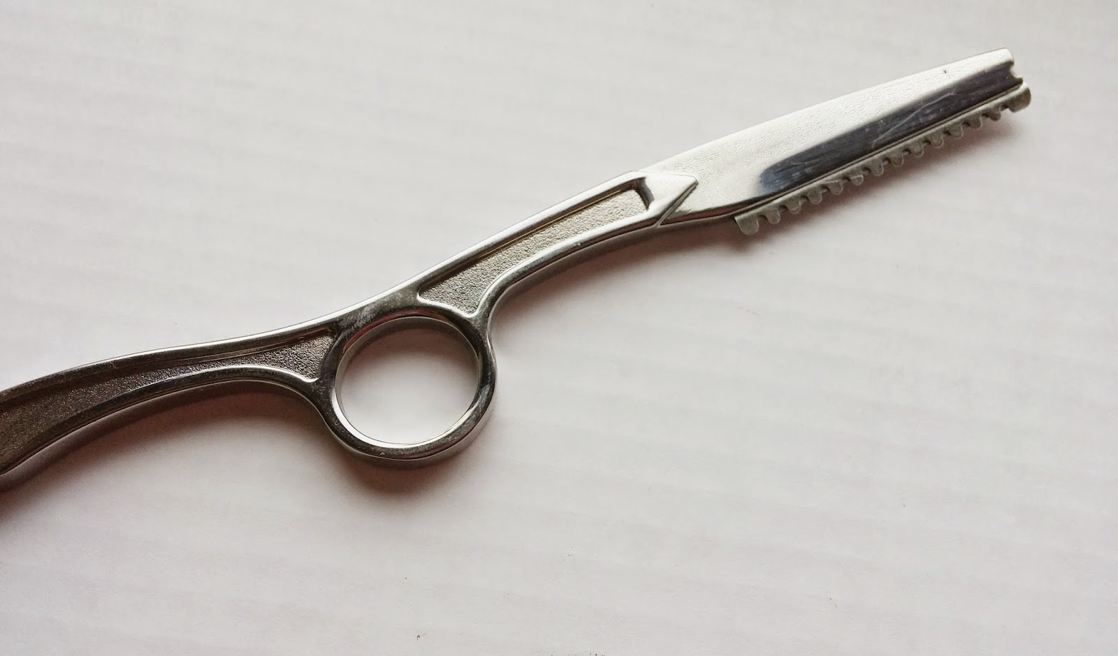 how to hold and use cutting shears